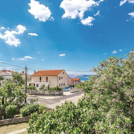 2 Bedroom Stunning Apartment In Novi Vinodolski Kültér fotó