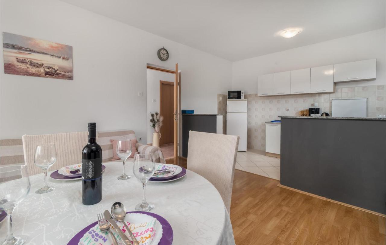 2 Bedroom Stunning Apartment In Novi Vinodolski Kültér fotó